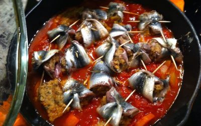 Sardines stuffed and cooked in sauce